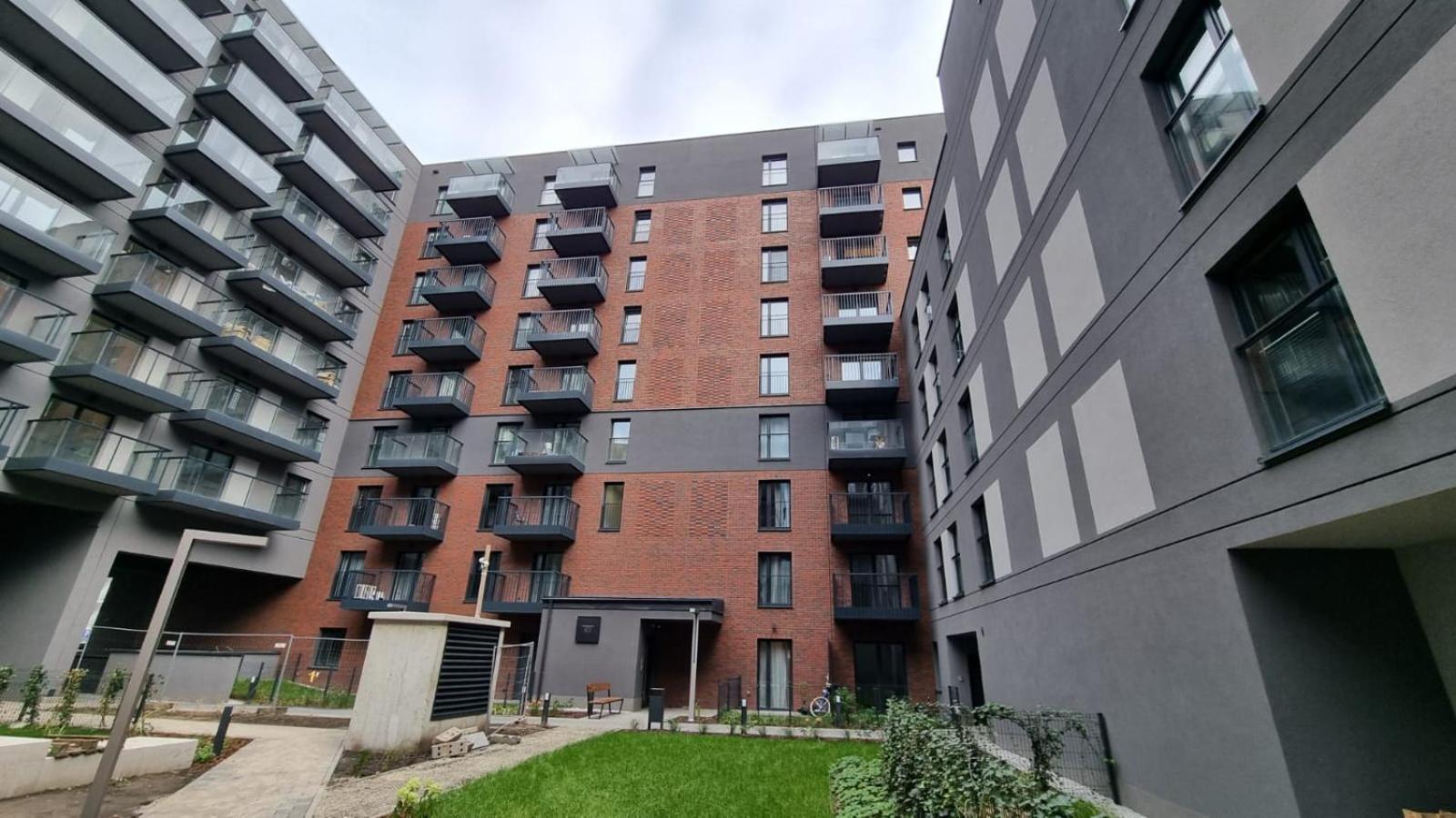 New #Madalinskiego57 - City Center, New Bulding, 2 Bedrooms, 2X Double Beds And A Fold-Out Sofa, Separate Kitchen, Air Conditioning, Balcony, Underground Parking, Self Check In 24H, Internet, Netflix, Coffee Machine, Washing Machine,1 Km To The Railw Breslavia Exterior foto